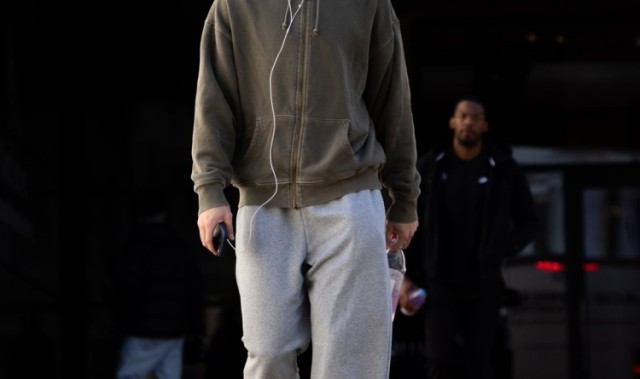 造访丹佛高原！火箭众将穿搭：申京毛衣工装裤很时尚 KD仍一身黑