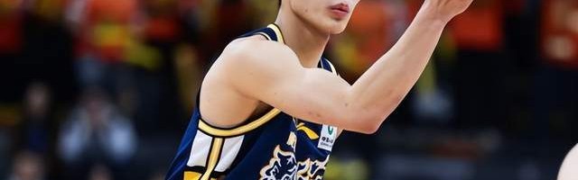 开云-广东男篮战胜江苏，杜锋终于做对一件事：胡明轩打替补让位于徐杰
