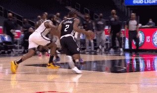 小卡被吹进攻犯规引起争议 乔治：对手控制了裁判