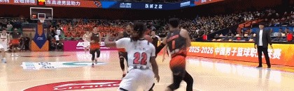 身体状态不佳！广东争议小外援8中1硬仗隐身 杜锋罕见提前弃用|麦考尔|奎因|广东男篮|山东男篮|朱芳雨_新浪体育_新浪新闻