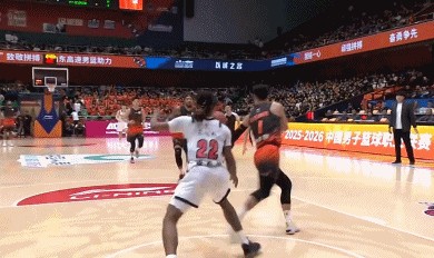 身体状态不佳！广东争议小外援8中1硬仗隐身 杜锋罕见提前弃用|麦考尔|奎因|广东男篮|山东男篮|朱芳雨_新浪体育_新浪新闻