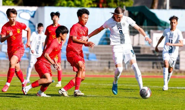 开云-U15国足1-2欧洲队 海外拉练首战惜败 国脚弟弟造点 2天后战意大利